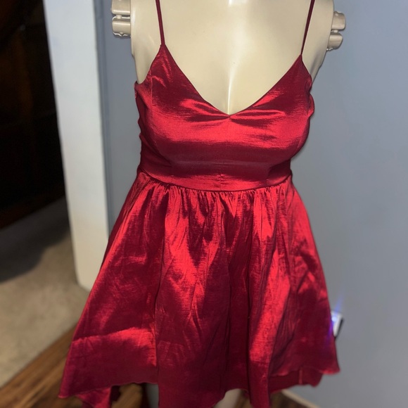 B. Smart dark red maxi punk shiny hi-lo gown - 13/14 - Picture 2 of 6